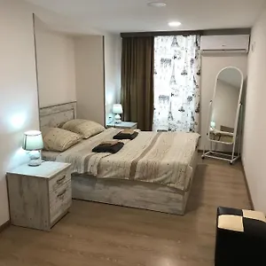 Pensión Le Petit, Tiflis